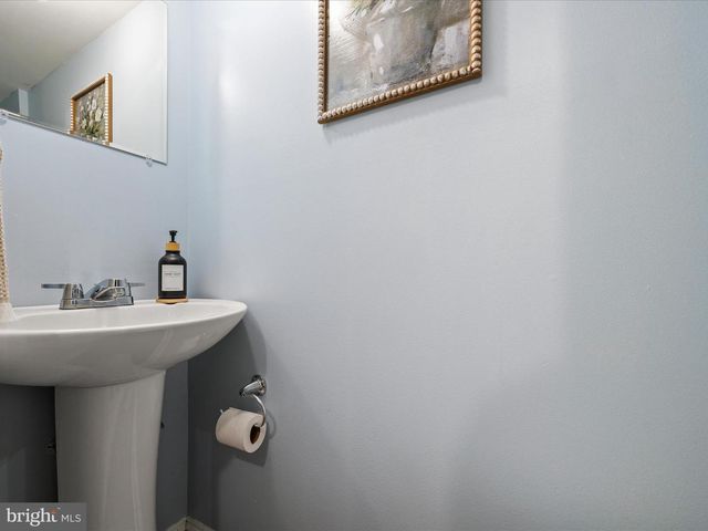 7 SOUTH ST, Kearneysville, WV 25430