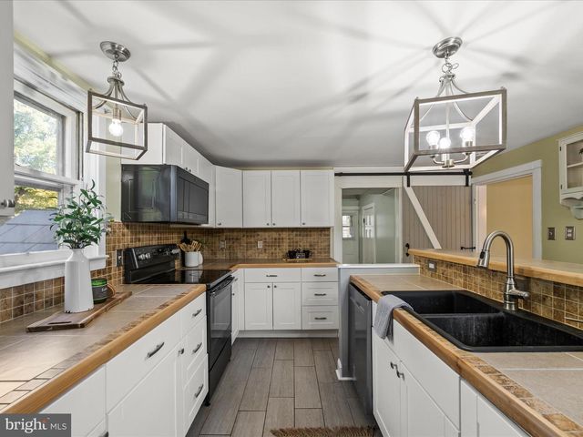 7 SOUTH ST, Kearneysville, WV 25430