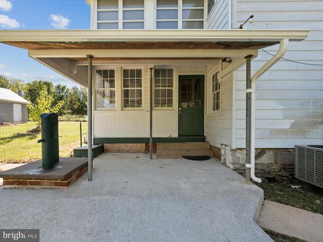 7 SOUTH ST, Kearneysville, WV 25430