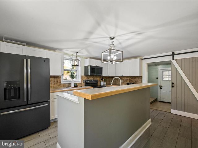 7 SOUTH ST, Kearneysville, WV 25430