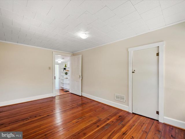 7 SOUTH ST, Kearneysville, WV 25430