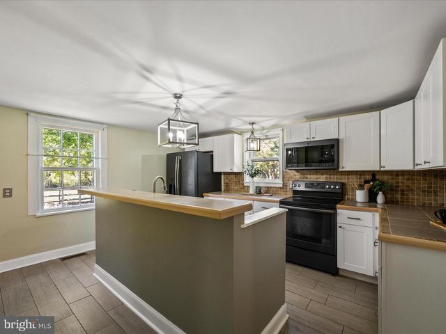 7 SOUTH ST, Kearneysville, WV 25430