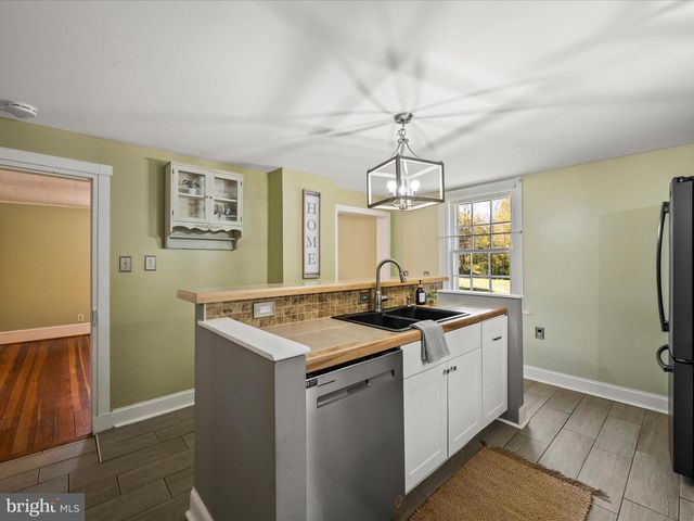 7 SOUTH ST, Kearneysville, WV 25430