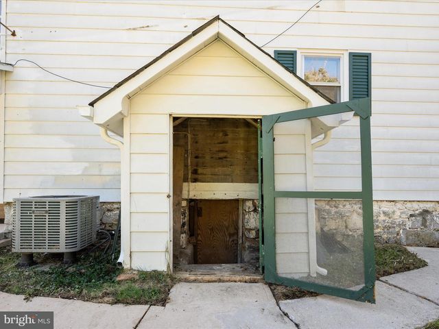 7 SOUTH ST, Kearneysville, WV 25430