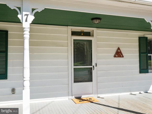 7 SOUTH ST, Kearneysville, WV 25430