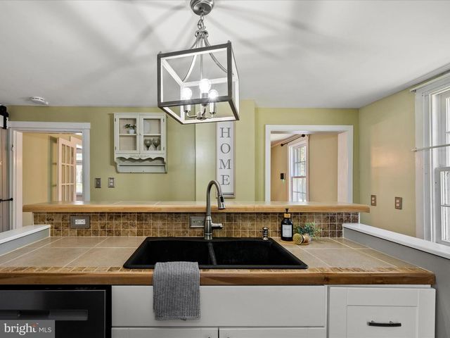 7 SOUTH ST, Kearneysville, WV 25430