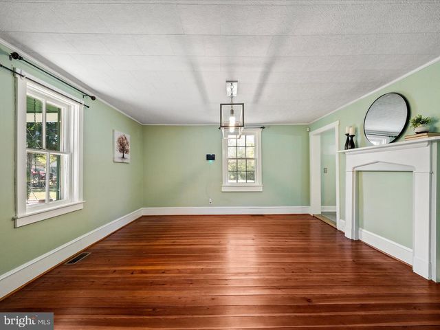 7 SOUTH ST, Kearneysville, WV 25430