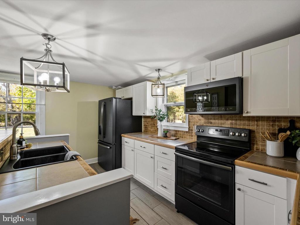 7 SOUTH ST, Kearneysville, WV 25430