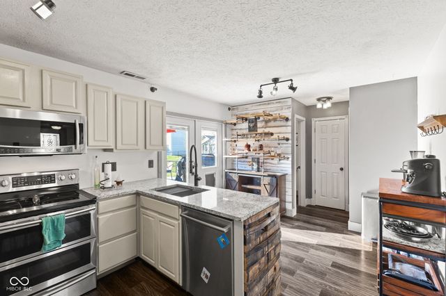 2722 Singletree Drive, Indianapolis, IN 46234