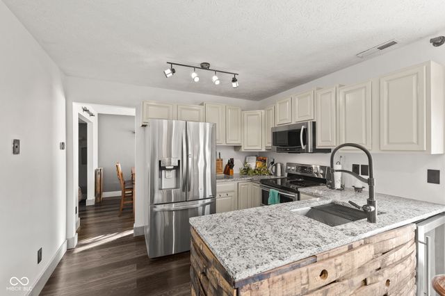 2722 Singletree Drive, Indianapolis, IN 46234