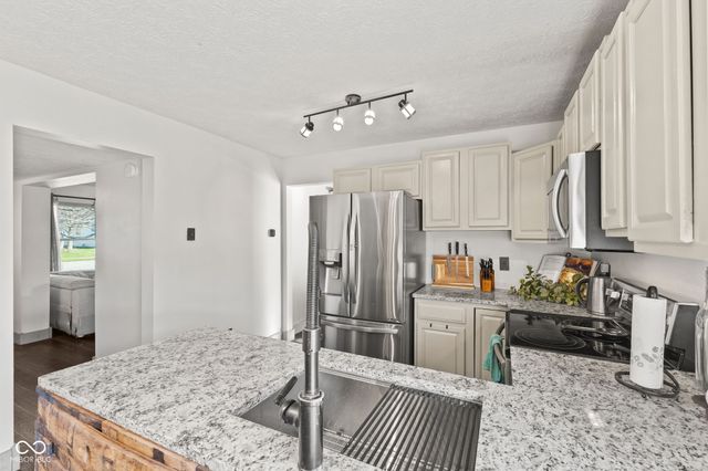 2722 Singletree Drive, Indianapolis, IN 46234