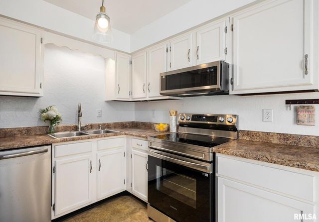 3516 W RICHWOODS Boulevard, Peoria, IL 61604