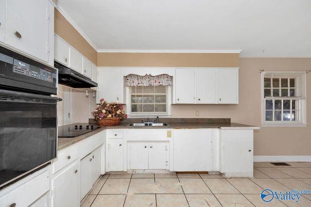 3306 Whitesburg Drive, Huntsville, AL 35802