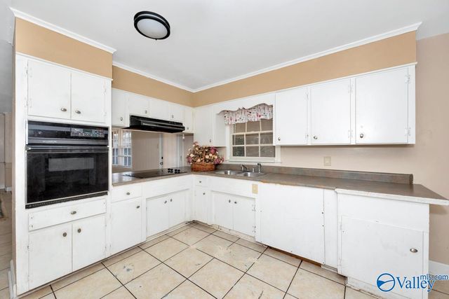 3306 Whitesburg Drive, Huntsville, AL 35802