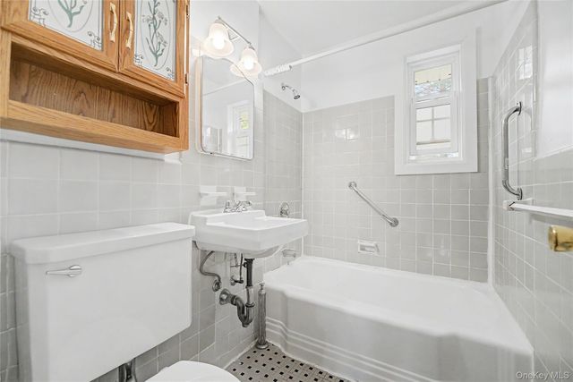 226-29 Kingsbury Avenue B, Bayside, NY 11364