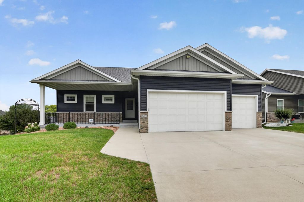 3407 Lakeridge Place NW, Rochester, MN 55901