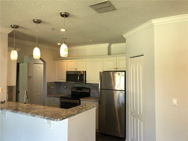 5035 Fairways Circle C202, Vero Beach, FL 32967