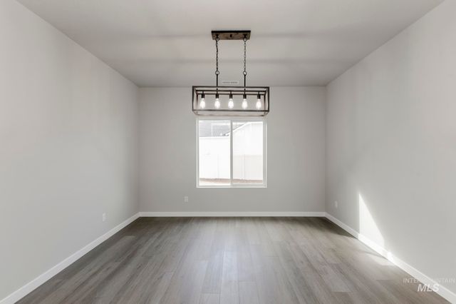 1090 W Cub River Dr, Meridian, ID 83642