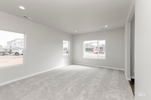 1090 W Cub River Dr, Meridian, ID 83642