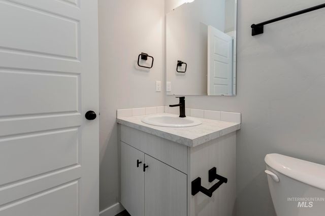 1090 W Cub River Dr, Meridian, ID 83642