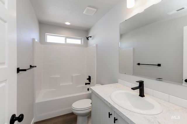 1090 W Cub River Dr, Meridian, ID 83642