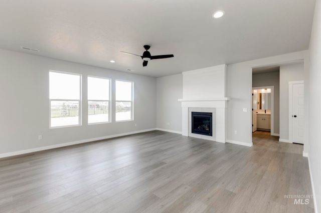 1090 W Cub River Dr, Meridian, ID 83642