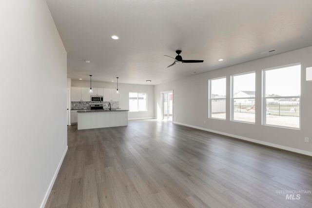 1090 W Cub River Dr, Meridian, ID 83642