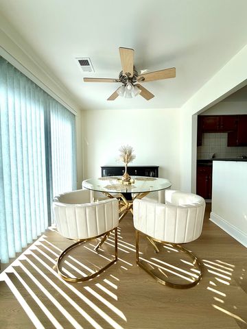 1212 Williamsport Drive 4, Westmont, IL 60559