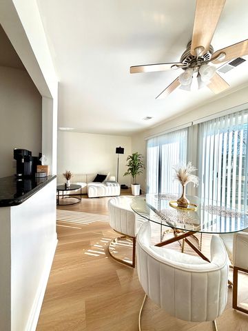 1212 Williamsport Drive 4, Westmont, IL 60559