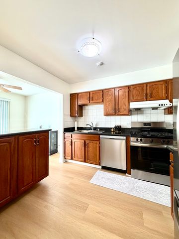 1212 Williamsport Drive 4, Westmont, IL 60559