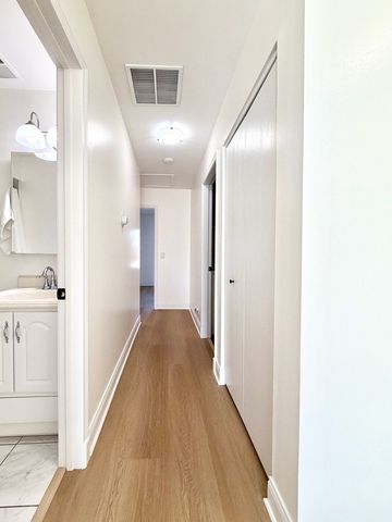 1212 Williamsport Drive 4, Westmont, IL 60559