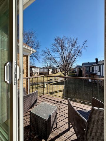 1212 Williamsport Drive 4, Westmont, IL 60559