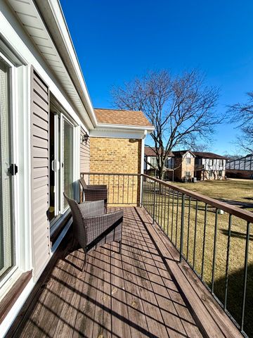 1212 Williamsport Drive 4, Westmont, IL 60559