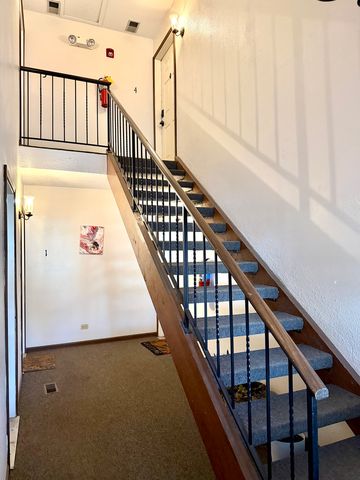 1212 Williamsport Drive 4, Westmont, IL 60559