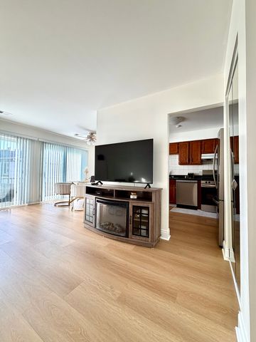 1212 Williamsport Drive 4, Westmont, IL 60559