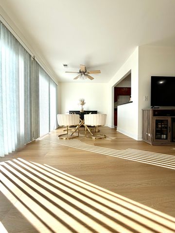 1212 Williamsport Drive 4, Westmont, IL 60559