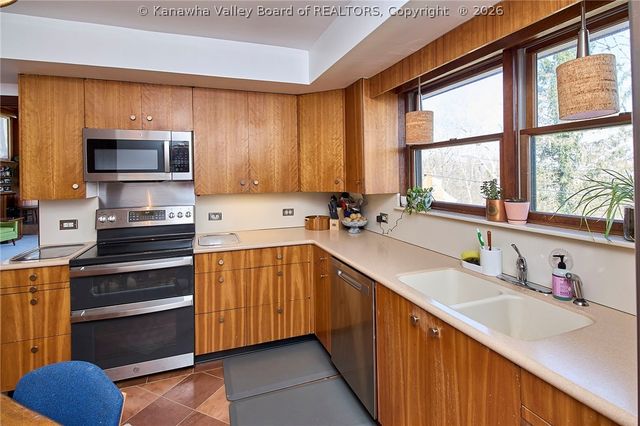 2315 Woodland Avenue Sw, South Charleston, WV 25303