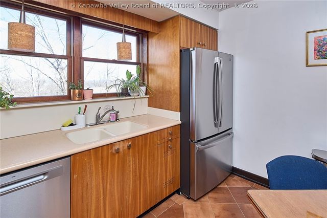 2315 Woodland Avenue Sw, South Charleston, WV 25303