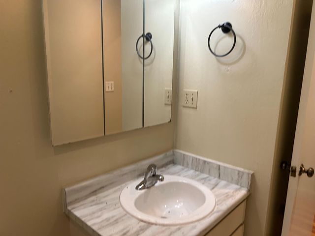 413 Shakeley Ln, Ione, CA 95640