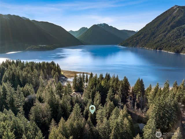 30 N Discovery Place, Hoodsport, WA 98548