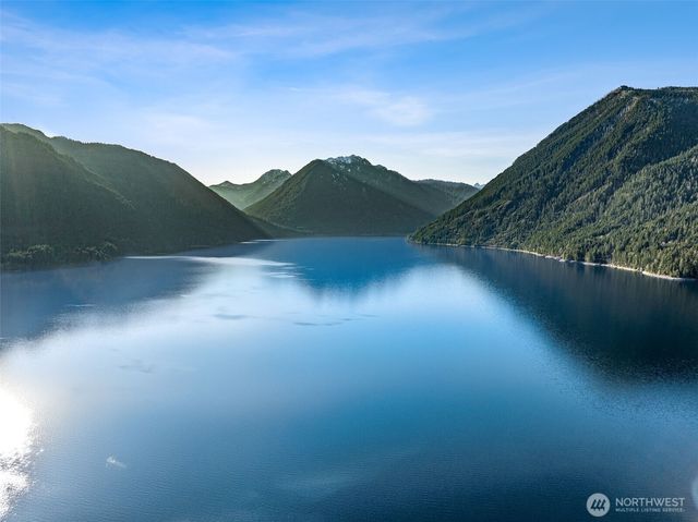 30 N Discovery Place, Hoodsport, WA 98548