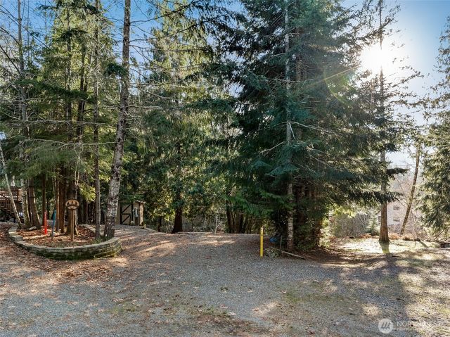 30 N Discovery Place, Hoodsport, WA 98548