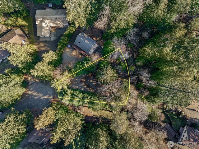 30 N Discovery Place, Hoodsport, WA 98548