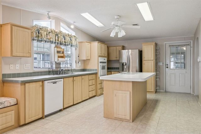 5274 ISLAND VIEW CIRCLE N, Polk City, FL 33868