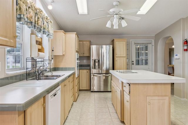 5274 ISLAND VIEW CIRCLE N, Polk City, FL 33868