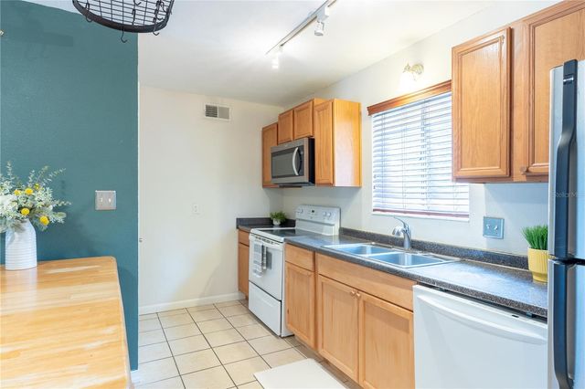 507 NW 39TH ROAD 132, Gainesville, FL 32607