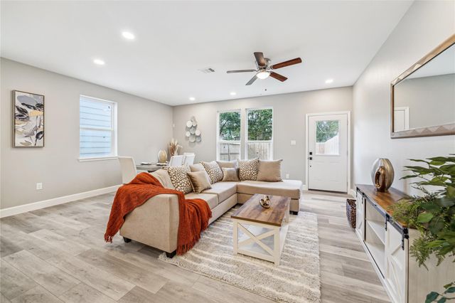 982 Randolph Street A, Houston, TX 77088