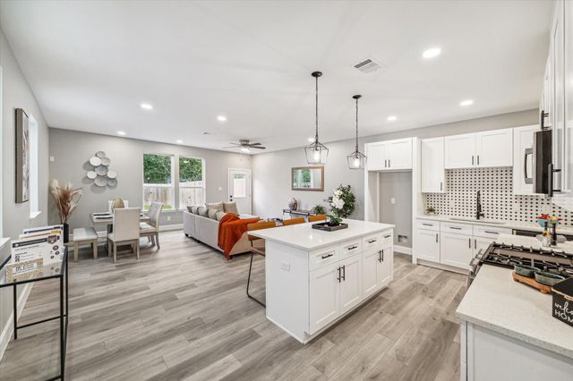982 Randolph Street A, Houston, TX 77088