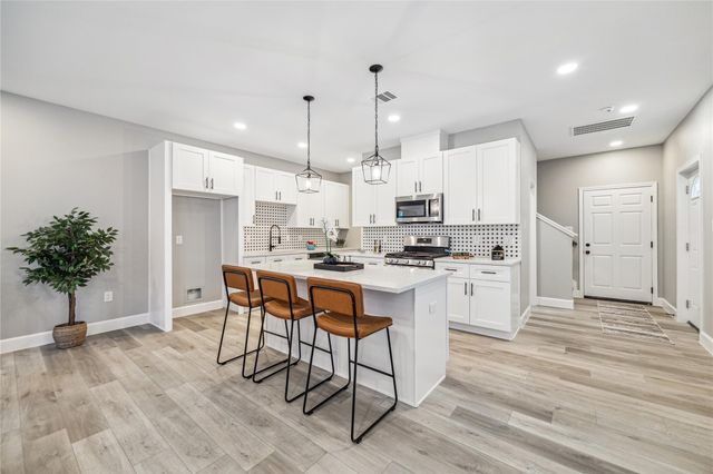 982 Randolph Street A, Houston, TX 77088