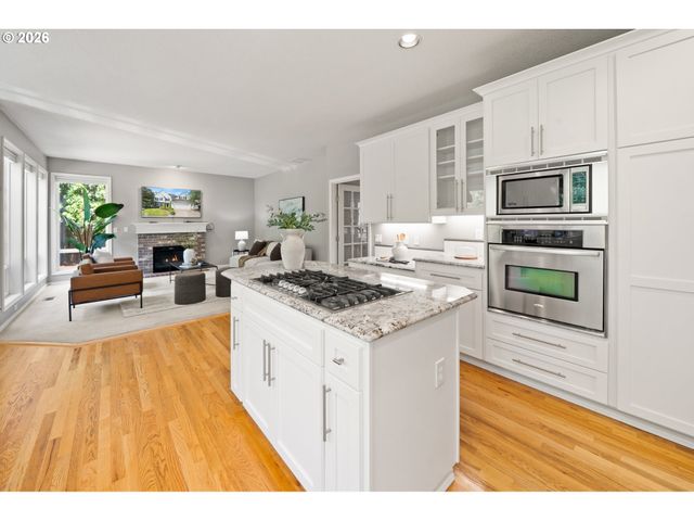 4896 HASTINGS Dr, Lake Oswego, OR 97035